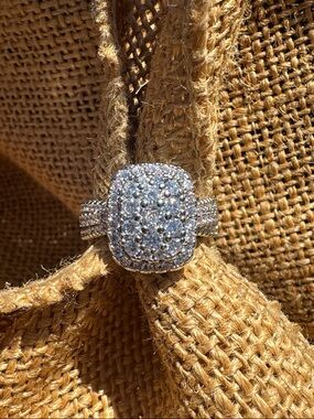 Silver Pave Cluster Cocktail Ring sparkly, halo silver Halo  Size  7